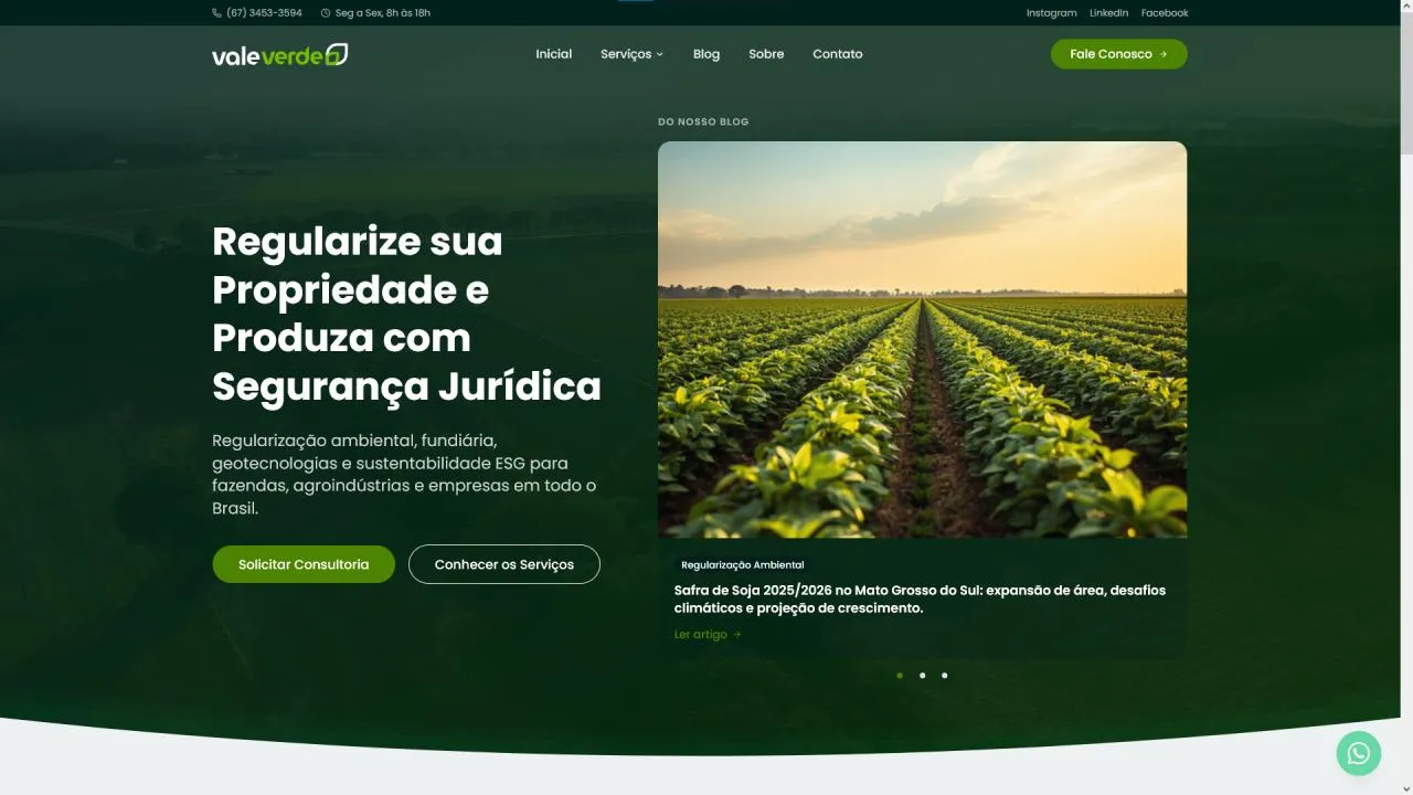 The home page of the Vale Verde site: a headline about regularizing rural property, two buttons, and the latest blog article beside them